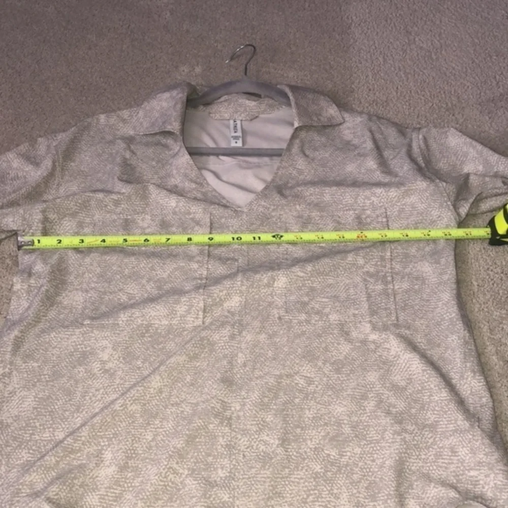 Athleta Zuma Print Top Blouse‎ V- Neck Small  Green